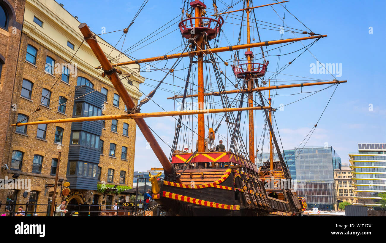 London, UK, 23. Mai 2018: Die Nachbildung der Golden Hinde, berühmte Schiff Großbritannien' von Sir Francis Drake, die rund um die Welt zwischen 1540 - 1596 Reisen. Stockfoto