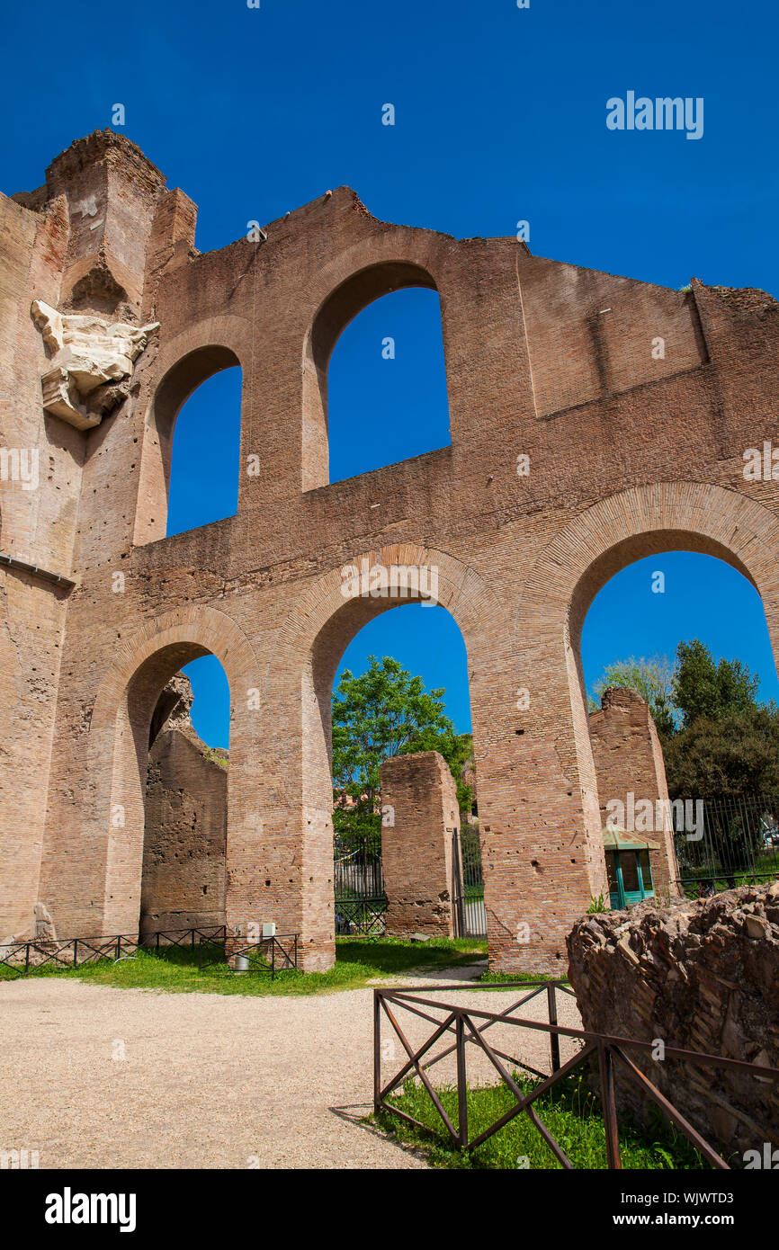 Detail der Wände der Basilika von Maxentius und Constantine im Forum Romanum in Rom Stockfoto