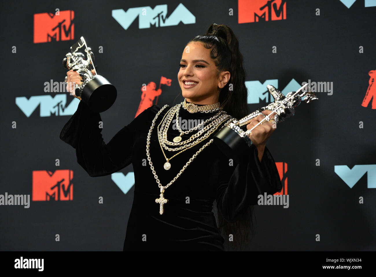 Rosalía besucht die 2019 MTV Video Music Awards im Prudential Center am 26. August 2019 in Newark, New Jersey. Stockfoto