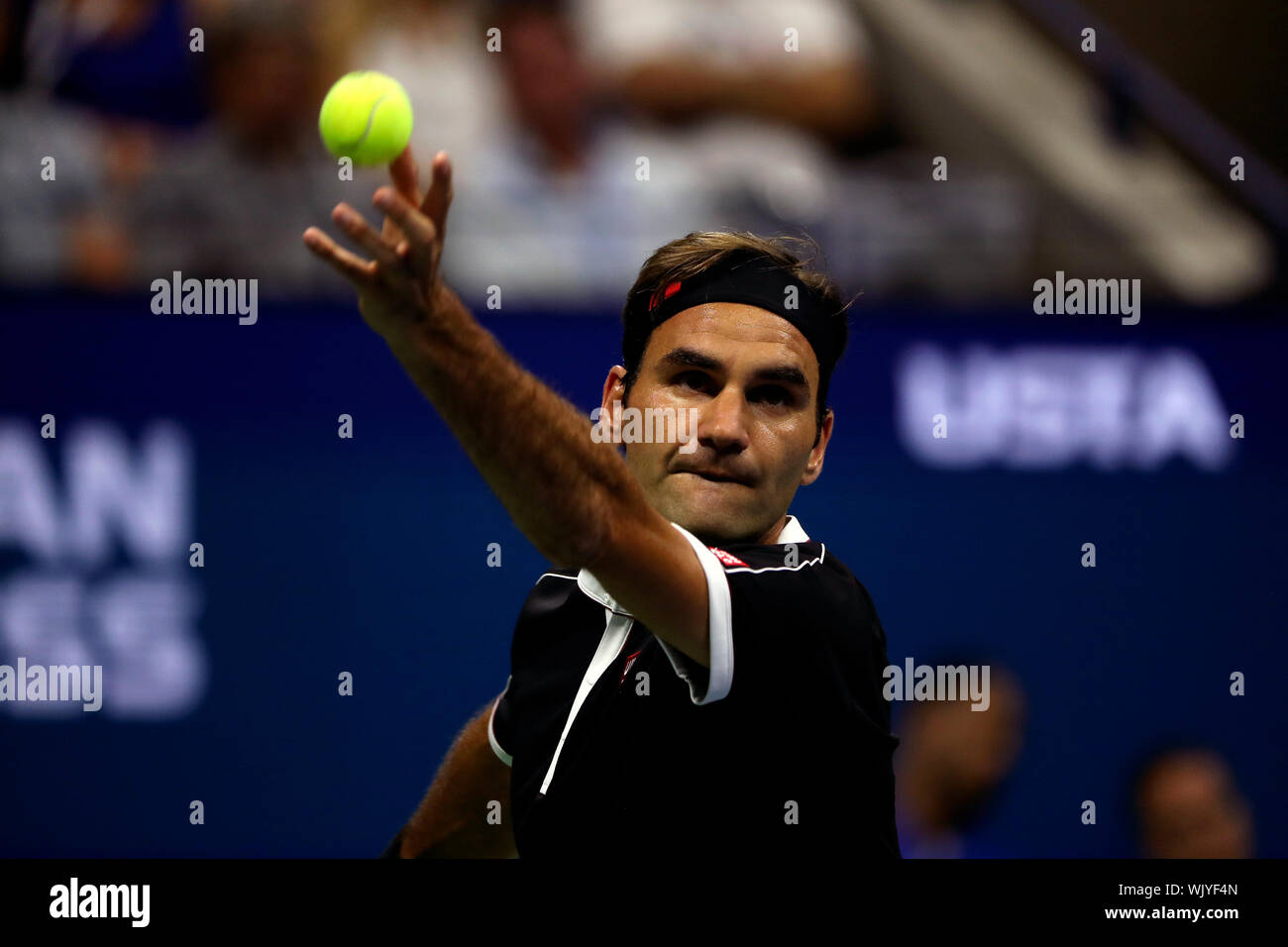 Flushing Meadows, New York, Vereinigte Staaten - 3 September 2019. Roger Federer, Grigor Dimitrov Bulgarien während ihrer Viertel Finale bei den US Open in Flushing Meadows, New York. Quelle: Adam Stoltman/Alamy leben Nachrichten Stockfoto