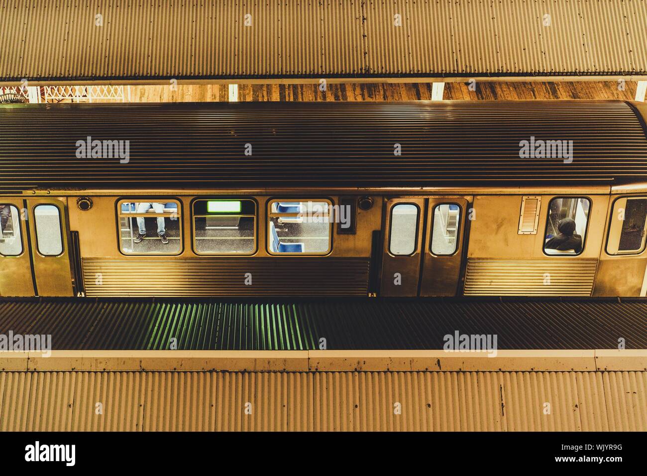 Zug am Bahnhof Stockfoto