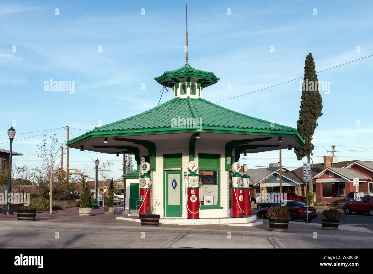 Im Jahr 2008, fast 90 Jahre nachdem es gebaut wurde, war dies 1919 Tankstelle in El Paso, Texas, wurde von Antiquitäten Geschäft Inhaber Stange Davenport wiederhergestellt Stockfoto