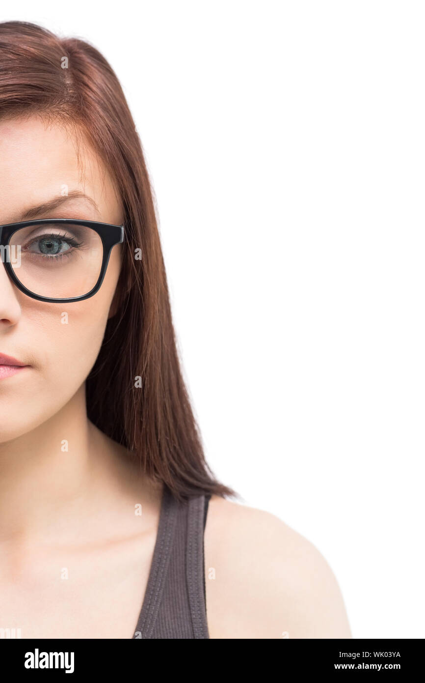 Halbes Gesicht der jungen Frau mit Brille posiert Stockfoto