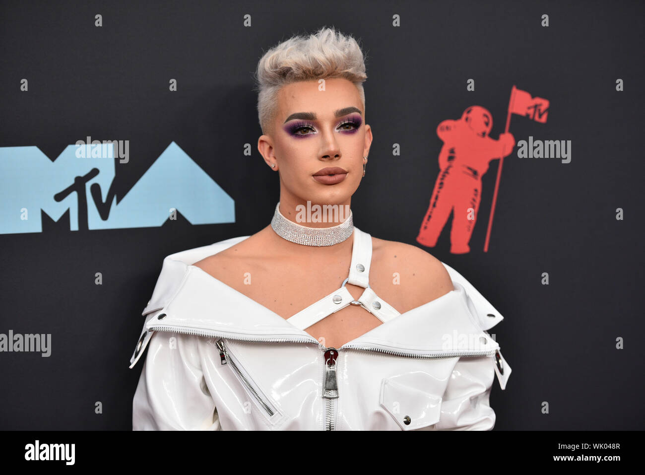 James Charles besucht die 2019 MTV Video Music Awards im Prudential Center am 26. August 2019 in Newark, New Jersey. Stockfoto