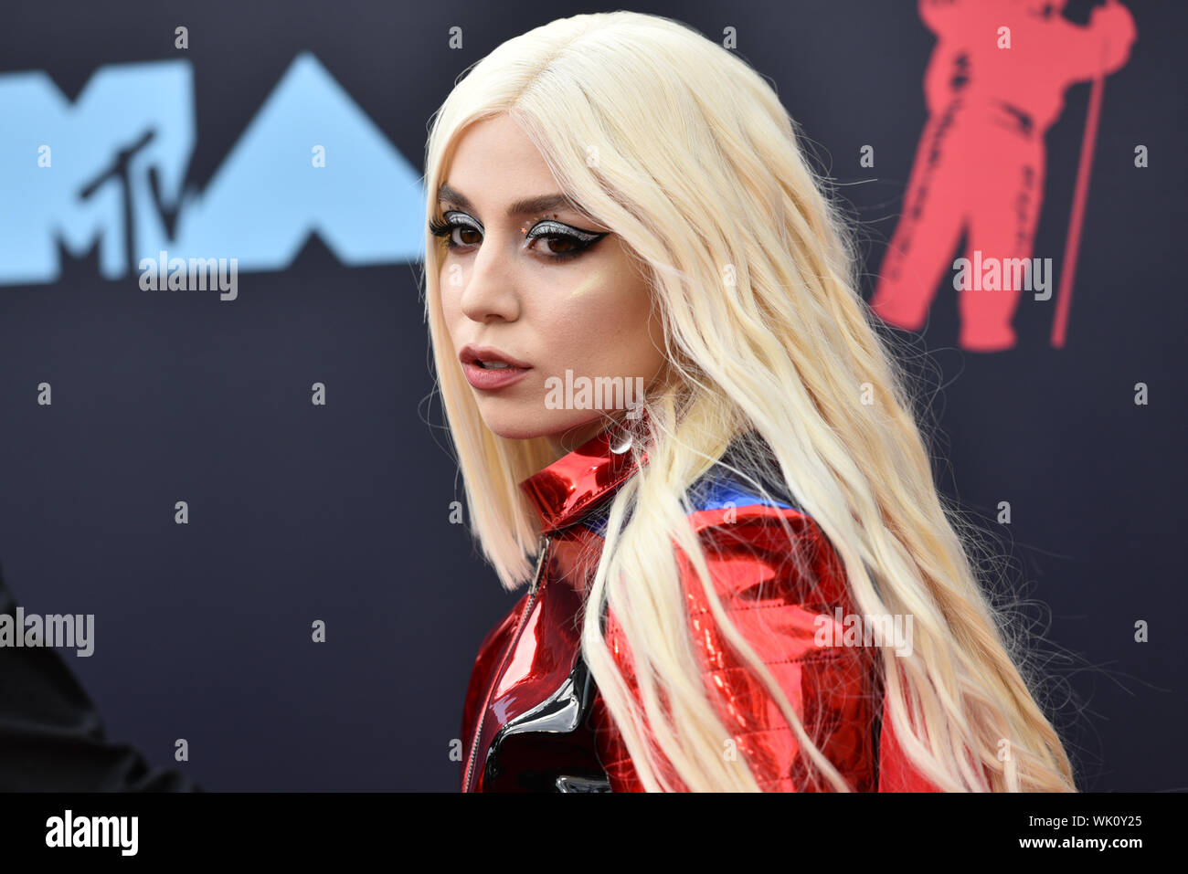 Ava Max Besucht Die 2019 Mtv Video Music Awards Im Prudential Center Am 26 August 2019 In 