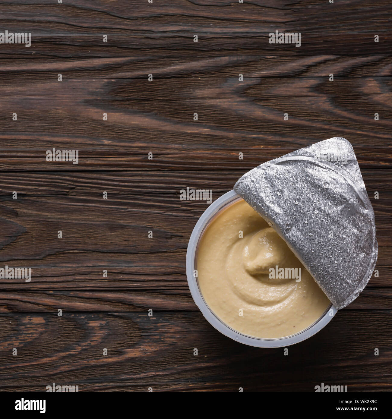 Israelische, Dip, Glas,, Hummus Rezept, hausgemachte, glatt, Wasabi, rosa Hummus, Ernst ißt, ißt Stockfoto