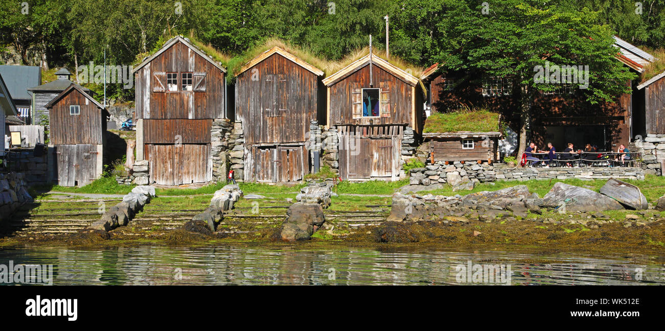 Alte Häuser der Fischer in den norwegischen Dorf Geiranger Stockfoto