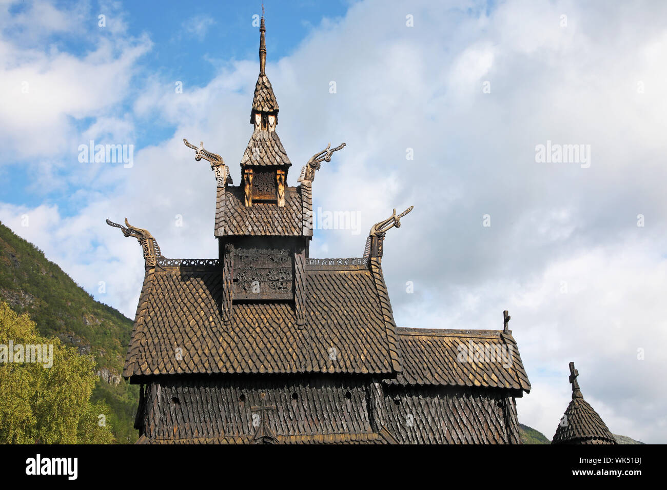Dach von Borgund Stavkirke in Norwegen. Das Dach einer alten hölzernen Kirche fast 900 Jahre alt. Stockfoto