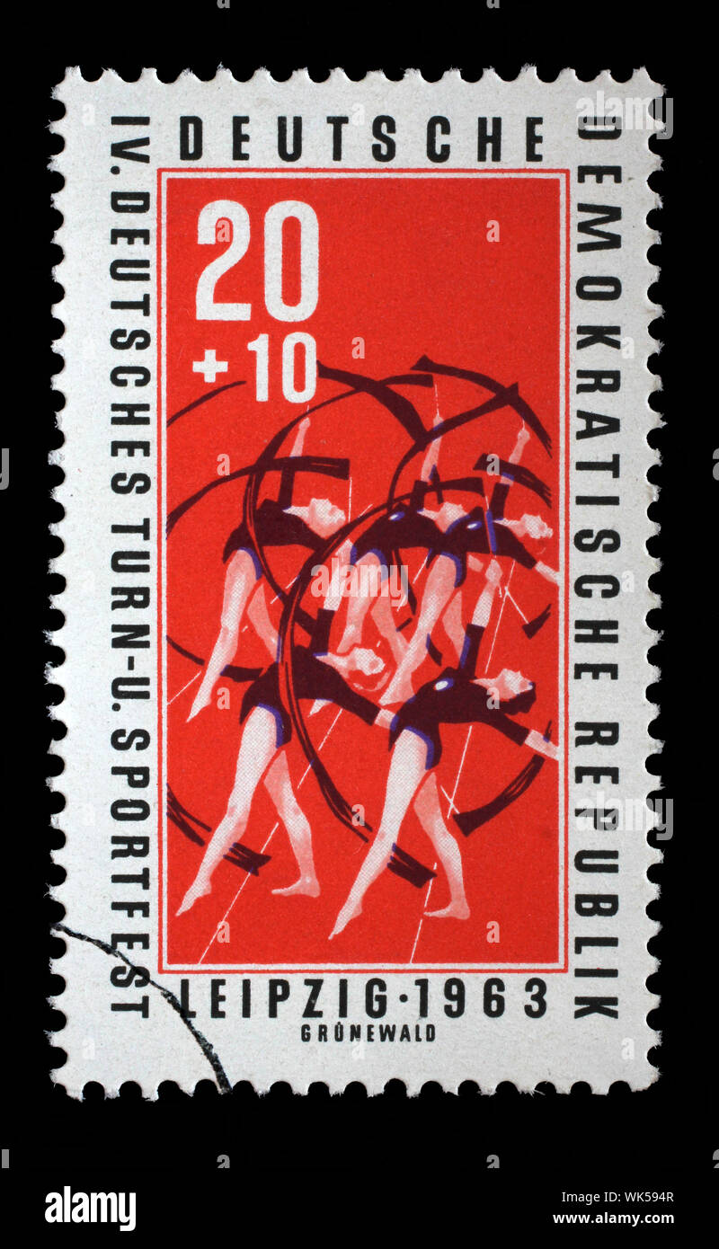 Stempel ausgestellt in Deutschland - Demokratische Republik (DDR) zeigt, Gymnastik, Sport Turnier in Leipzig, ca. 1963. Stockfoto