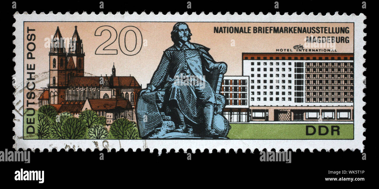 Stempel ausgestellt in Deutschland - Demokratische Republik (DDR) zeigt Magdeburg: Kathedrale, Denkmal, hotel, nationalen Stempelaufdruck Ausstellung, ca. 1969 Stockfoto