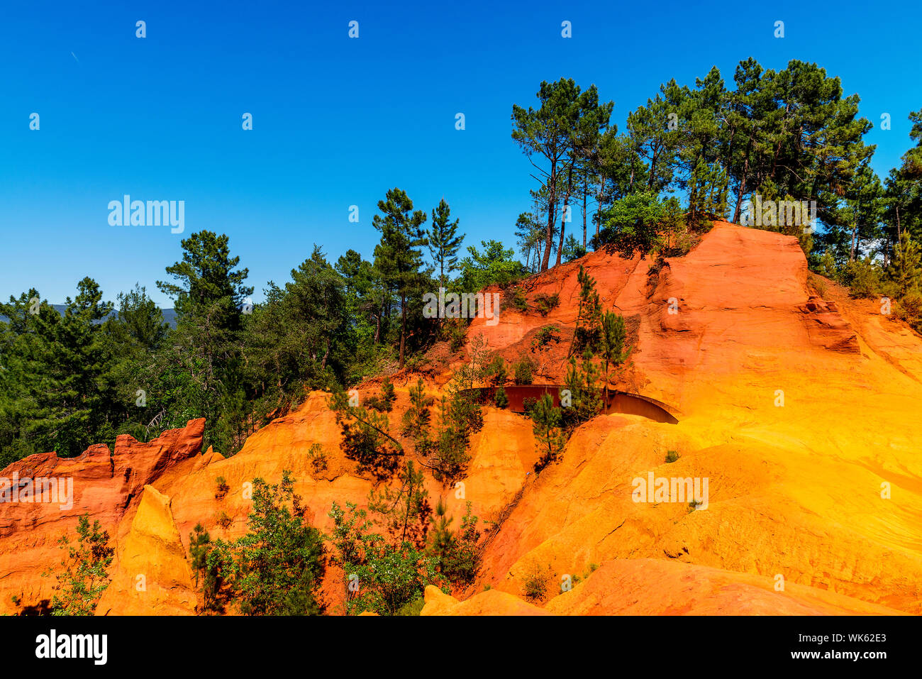 Rote Klippen im Roussillon (Les Ocres), Provence, Frankreich Stockfoto