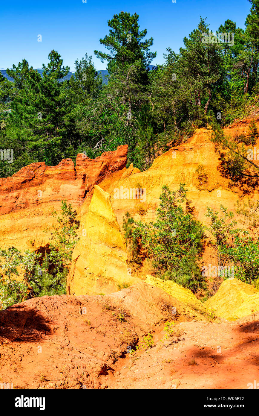 Rote Klippen im Roussillon (Les Ocres), Provence, Frankreich Stockfoto