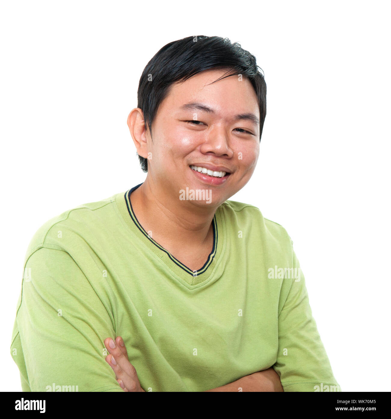 Porträt der 30er Jahre asiatischen mittleren gealterten männlichen lächelnd, isoliert auf weißem Hintergrund. Stockfoto
