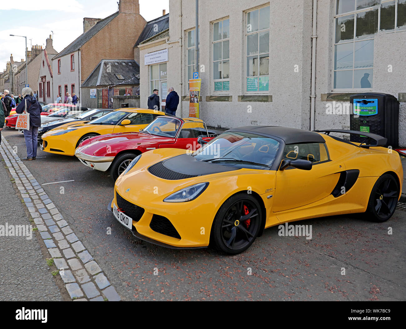 Lotus Cars für die Eröffnung des neuen Erweiterung des Jim Clark Motorsport Museum geparkt Stockfoto