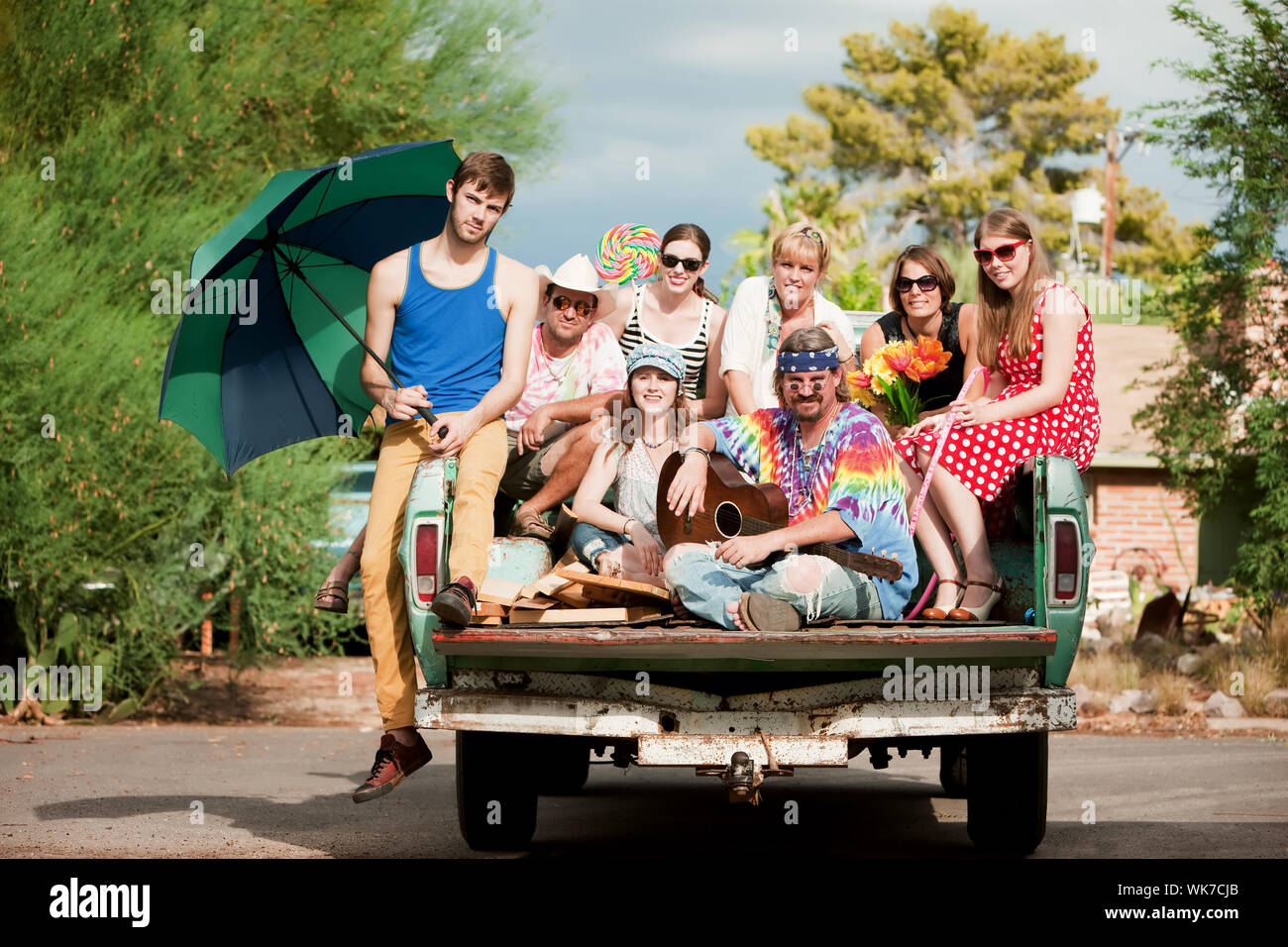 Portrait von Groovy Gruppe in der Rückseite des Staplers Stockfoto