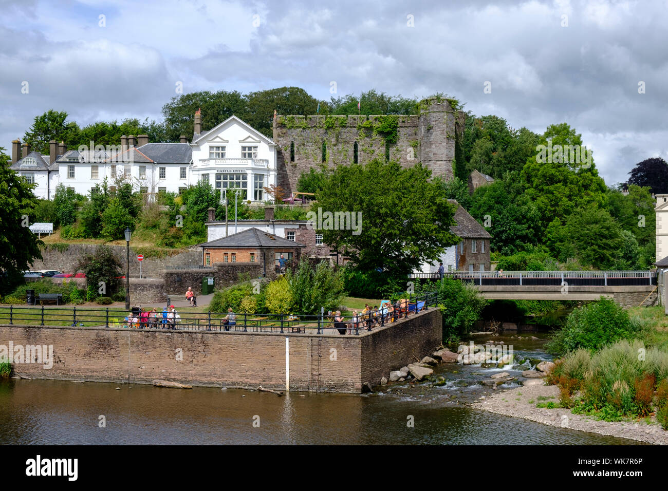 Fluss Usk und Brecon Castle Brecon Brecon Beacons Powys Wales Stockfoto