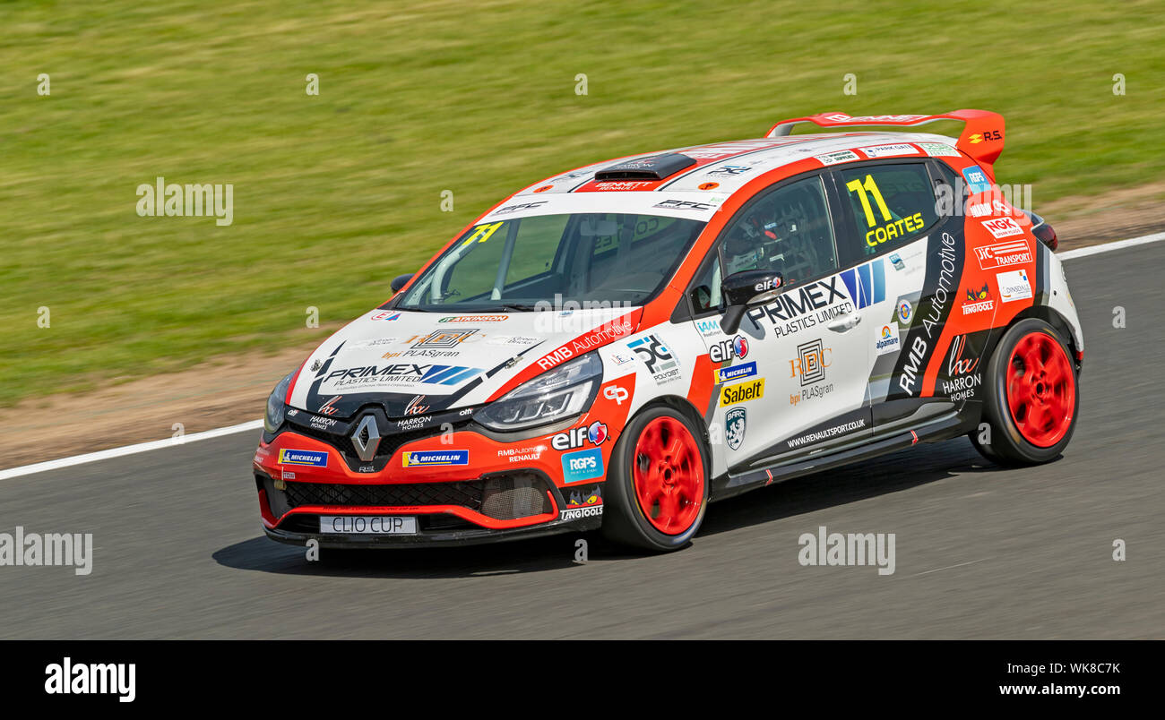 Renault Clio Cup Praxis in Oulton Park, Auto 71, Max Coates, Team hart Stockfoto