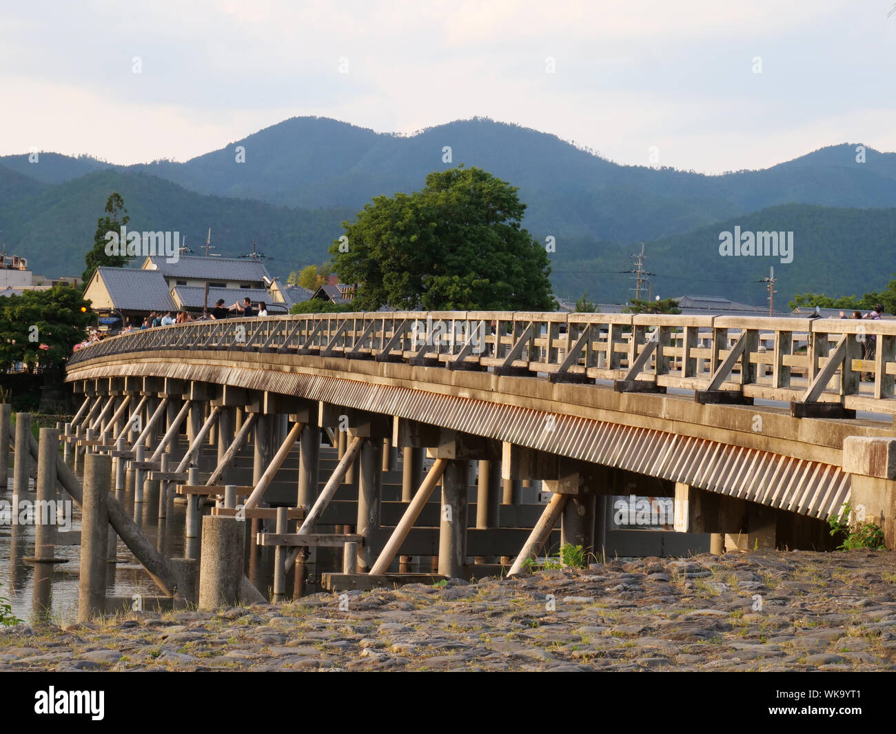 JAPAN - Foto von Sean Sprague Arashiyama, Kyoto. Togetsu-kyo Brücke über Hozu-gawa Rive. Stockfoto