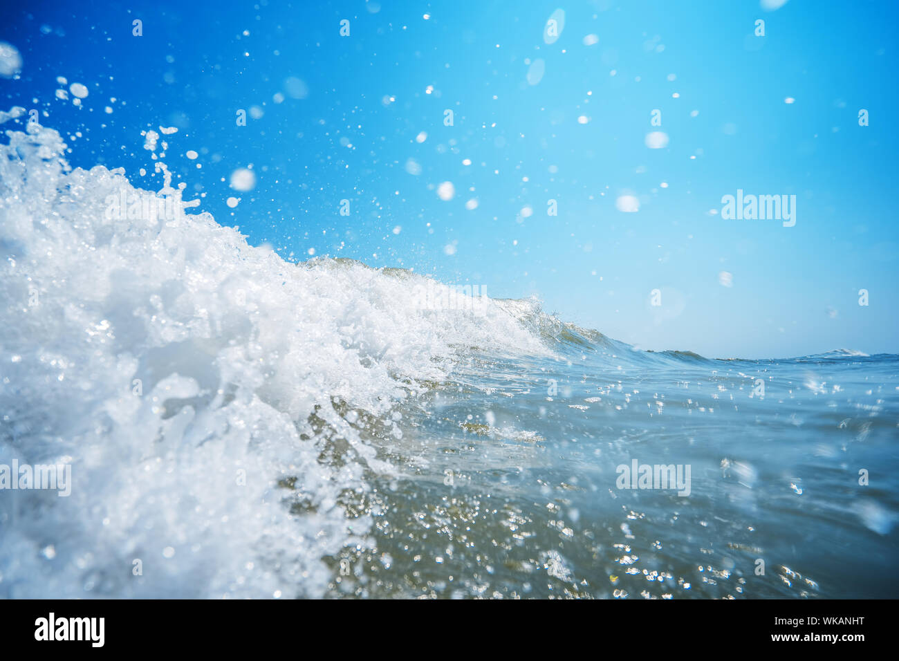 Ocean Wave brechen am Ufer. Stockfoto