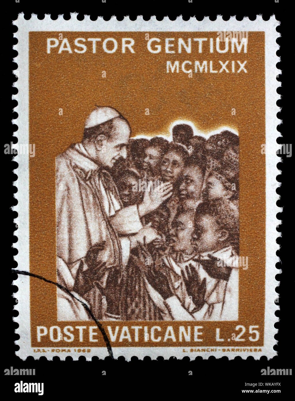 Stempel im Vatikan ausgestellt zeigt Besuch des Papstes Paul VI. nach Afrika, ca. 1969. Stockfoto