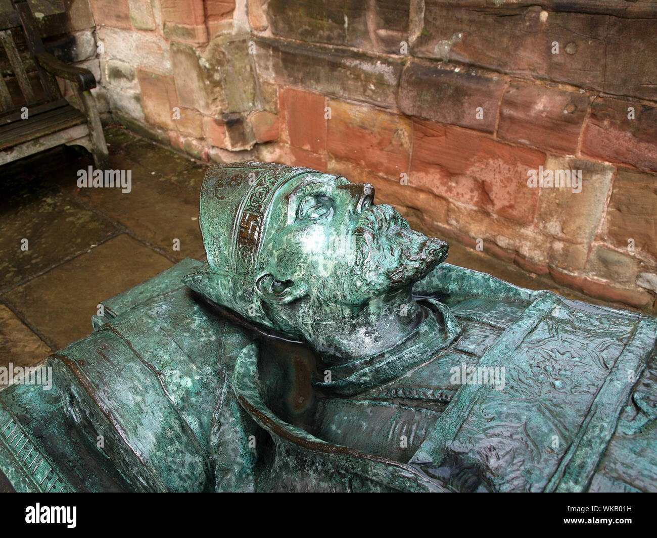 Denkmal für Huyshe Yeatman-Biggs auf die Ruinen der Kathedrale von Coventry, Coventry, West Midlands, England, Großbritannien, im Zweiten Weltkrieg zerstört 2. Stockfoto