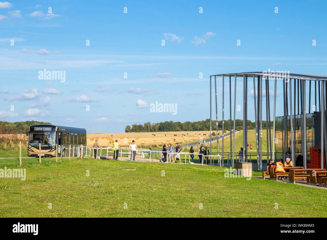 Stonehenge Visitor Center und Shuttlebus Stonehenge in der Nähe von Amesbury Wiltshire England uk gb Europa Stockfoto