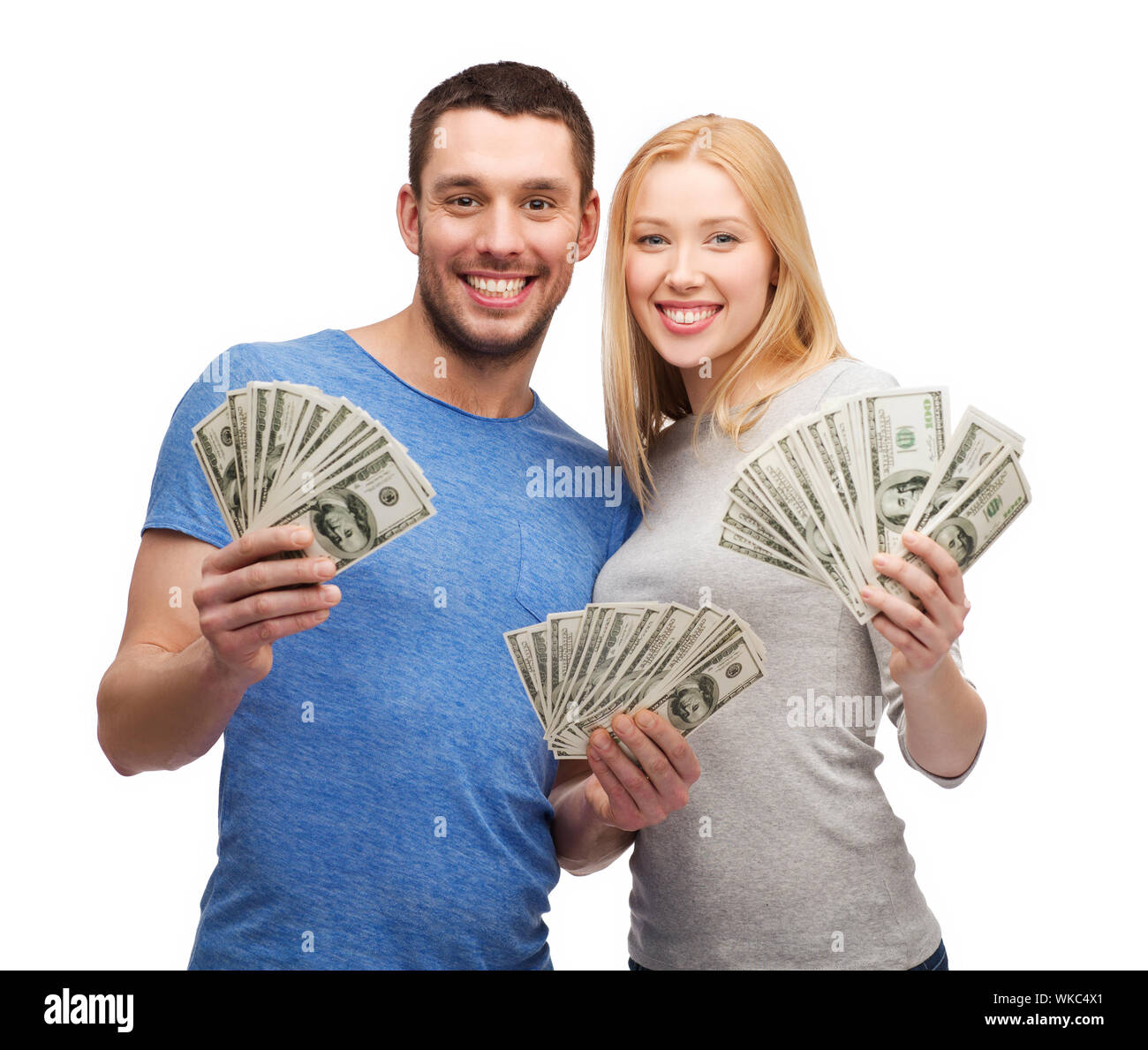 Finanzen, Geld und Familienkonzept - lächelnde paar Holding Dollar Bargeld Stockfoto