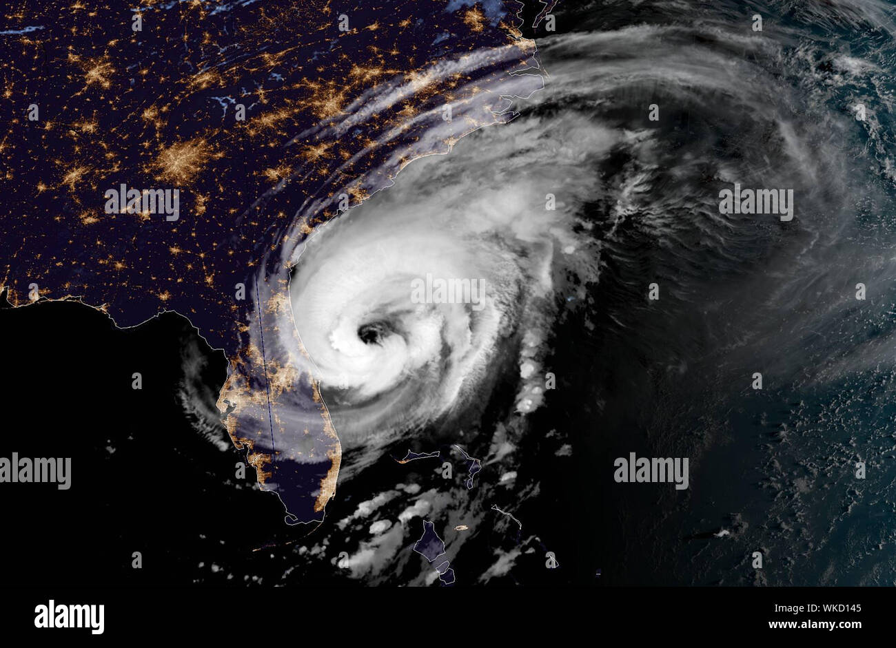 Daytona, Florida, USA. 4. Sep 2019. Hurricane Dorian ist durch die NOAA-Satelliten erfasst geht um 07:10 Uhr EST am 4. September 2019, etwa 90 km östlich von Daytona Beach, Florida. Maximale kontinuierliche Winde sind in der Nähe von 105 mph (165 km/h) mit höheren Böen. Obwohl einige Abschwächung erwartet wird, Dorian wird eine mächtige bleiben Hurrikans in den nächsten Tagen. Credit: NASA/UPI UPI/Alamy leben Nachrichten Stockfoto