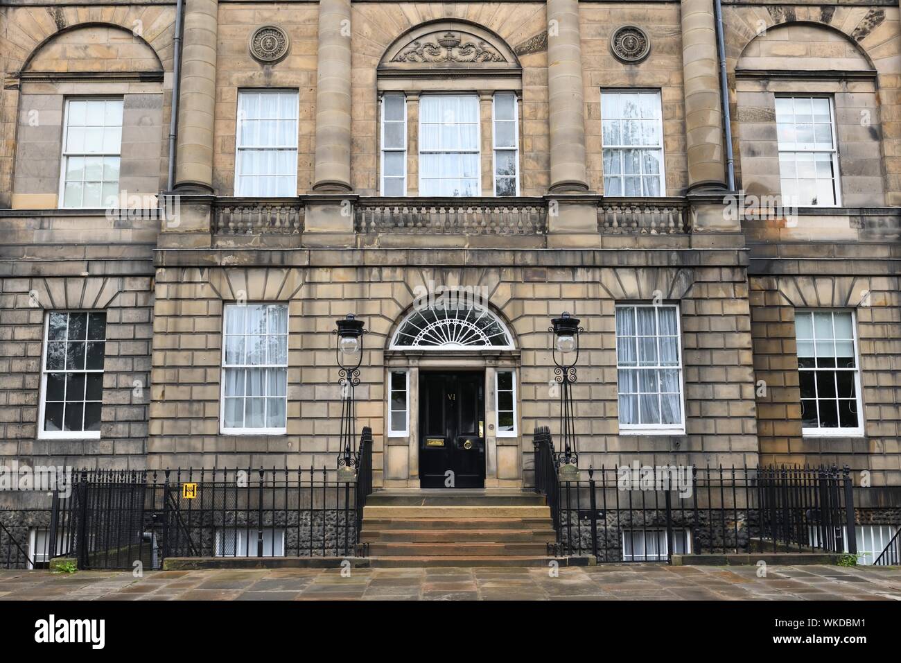 Den vorderen Eingang Bute Haus die offizielle Residenz der erste Minister von Schottland in Charlotte Square in Edinburgh, Schottland, Großbritannien Stockfoto