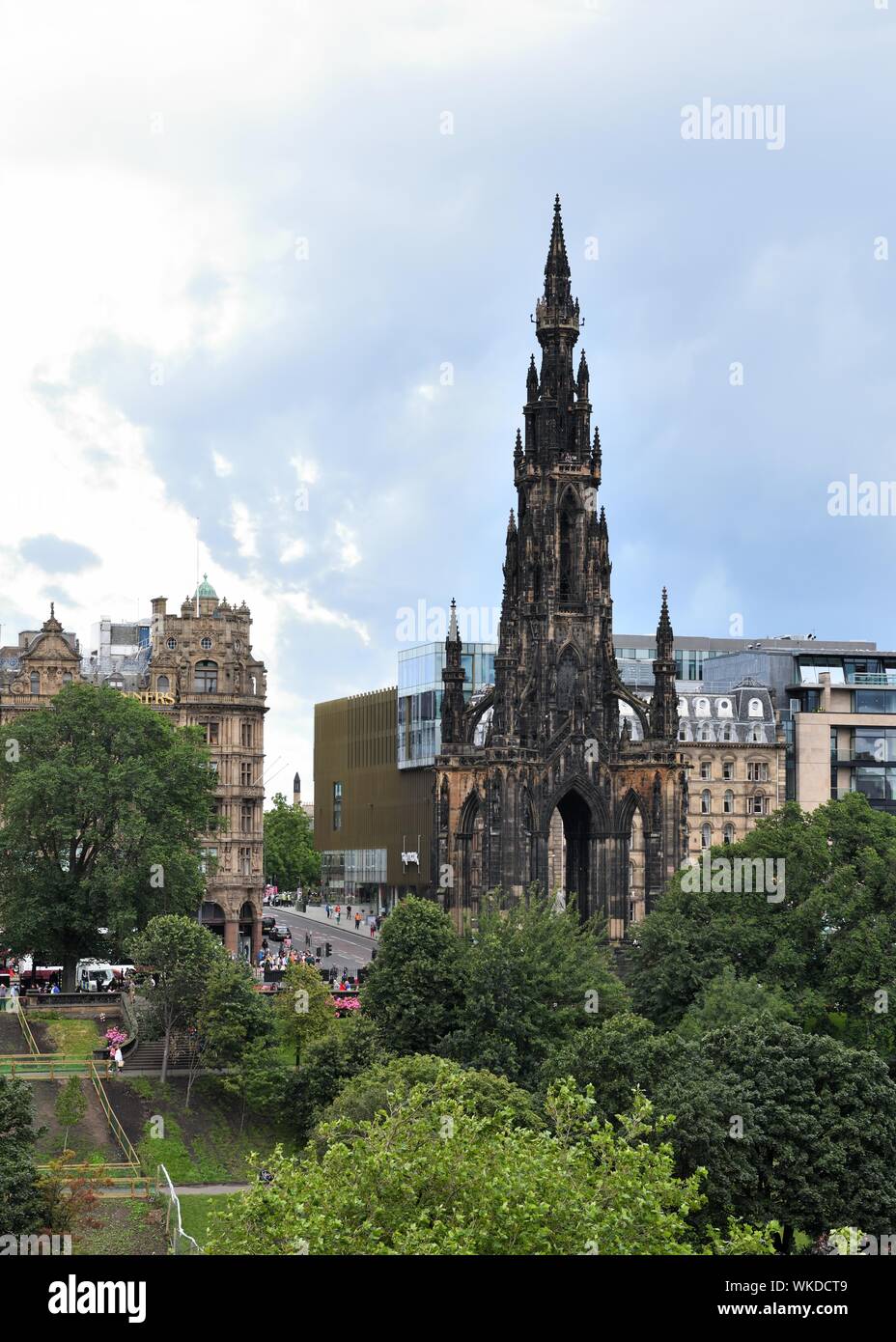 Viktorianisches Denkmal zu Ehren des Schriftstellers Sir Walter Scott, der Princes Street, Edinburgh, Schottland, Großbritannien, Europa Stockfoto