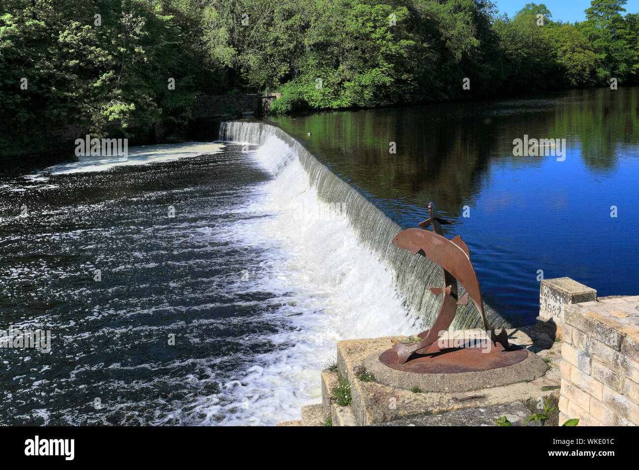 Sommer über den Fluss Wharf Bridge View, Wetherby Stadt, North Yorkshire, England, Großbritannien Stockfoto