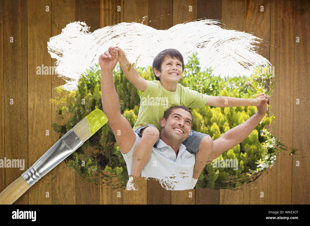 Das zusammengesetzte Bild von Vater und Sohn in den Park gegen Holz- Oberfläche mit Pinsel Stockfoto