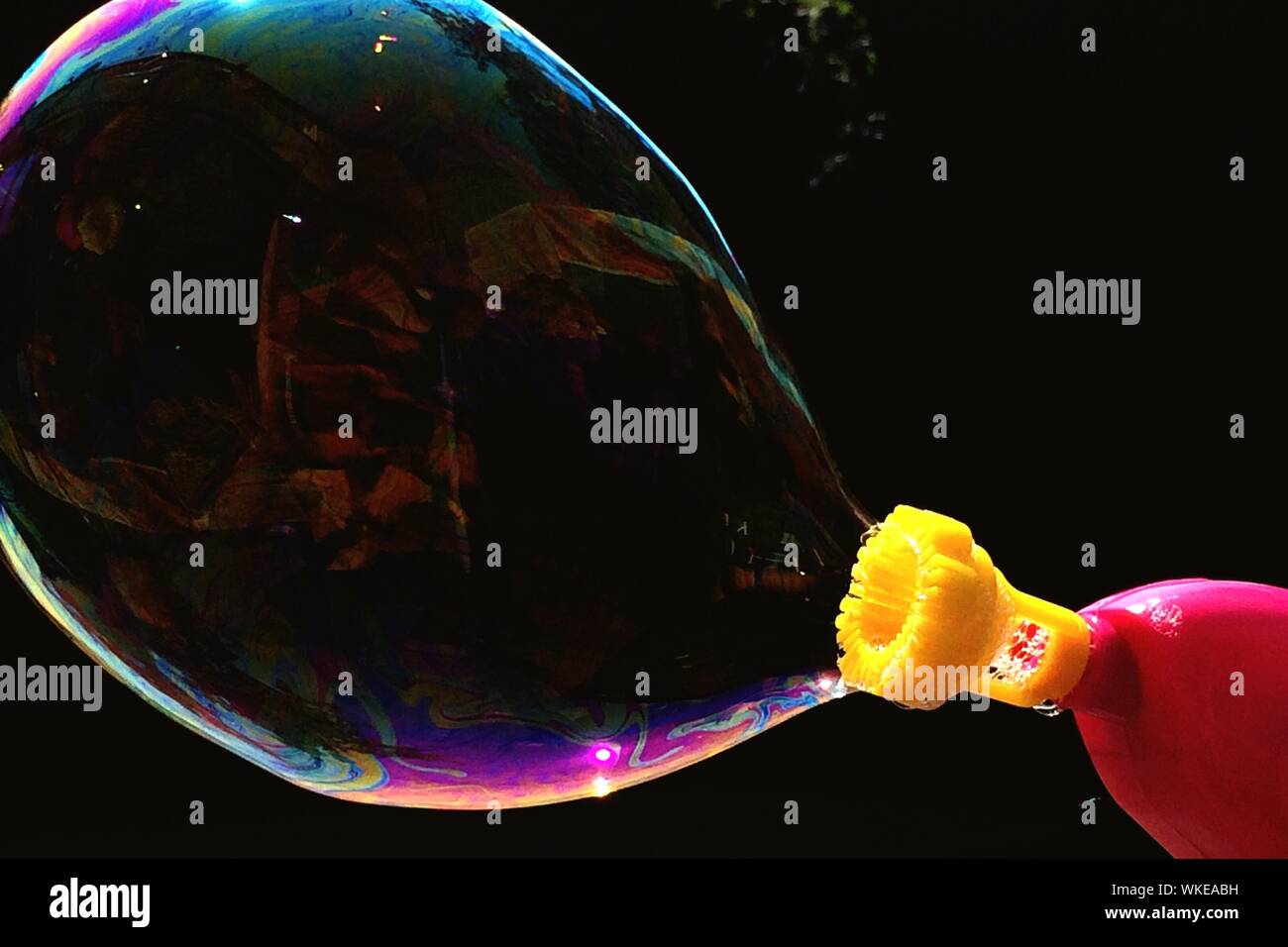 In der Nähe des farbenfrohen Bubble kommen Aus Zauberstab Stockfoto