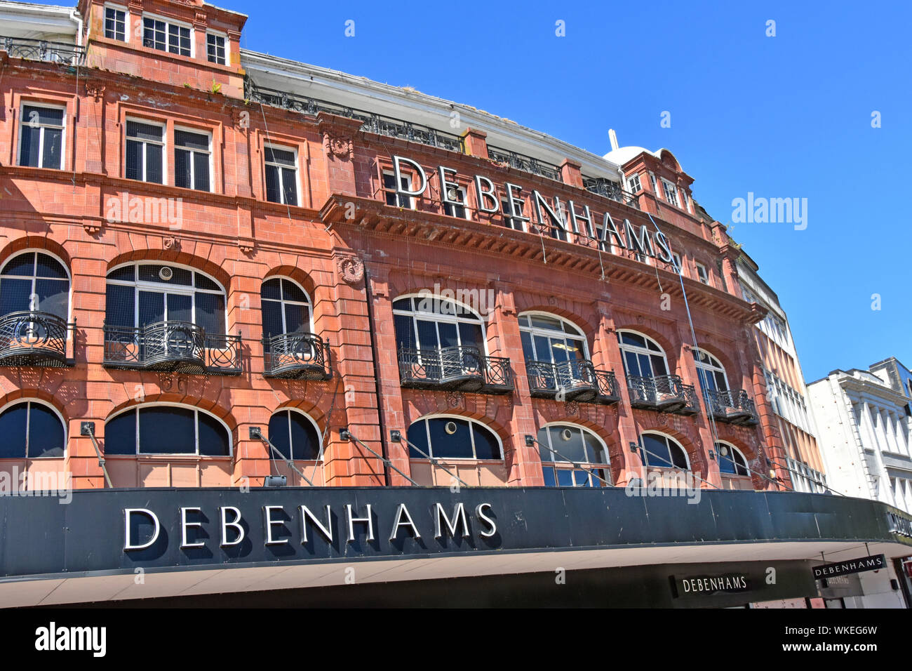 Debenhams Department Store in einem Edwardian Baroque rot terracotta Fassade vererbt, wenn es lokale Einzelhändler Bobby & Co 1972 in Bournemouth Königreich erworbene Stockfoto