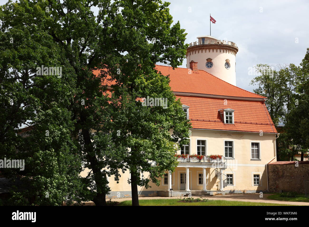 18. Jahrhundert Manor Haus und Turm, ehemals Teil der Burg Cesis, Lettland Stockfoto