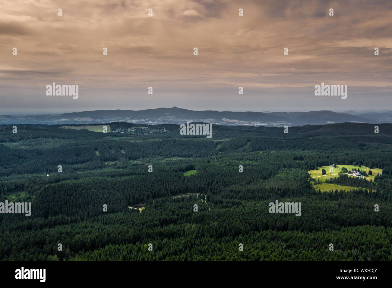 Bedrichov ist ein Dorf in der Region Liberec in der Tschechischen Republik. Es liegt ca. 8 km nord-nordwestlich von Jablonec nad Nisou Stockfoto