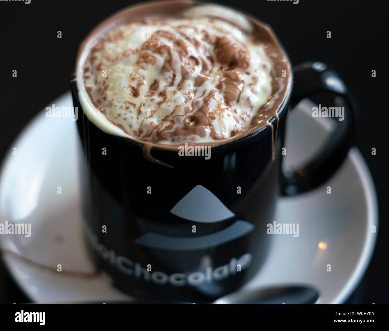 Detail der heiße Schokolade trinken in Cocoa Berg cafe in Durness Nordküste 500 touristische fahrende Route im Norden von Schottland, Großbritannien Stockfoto