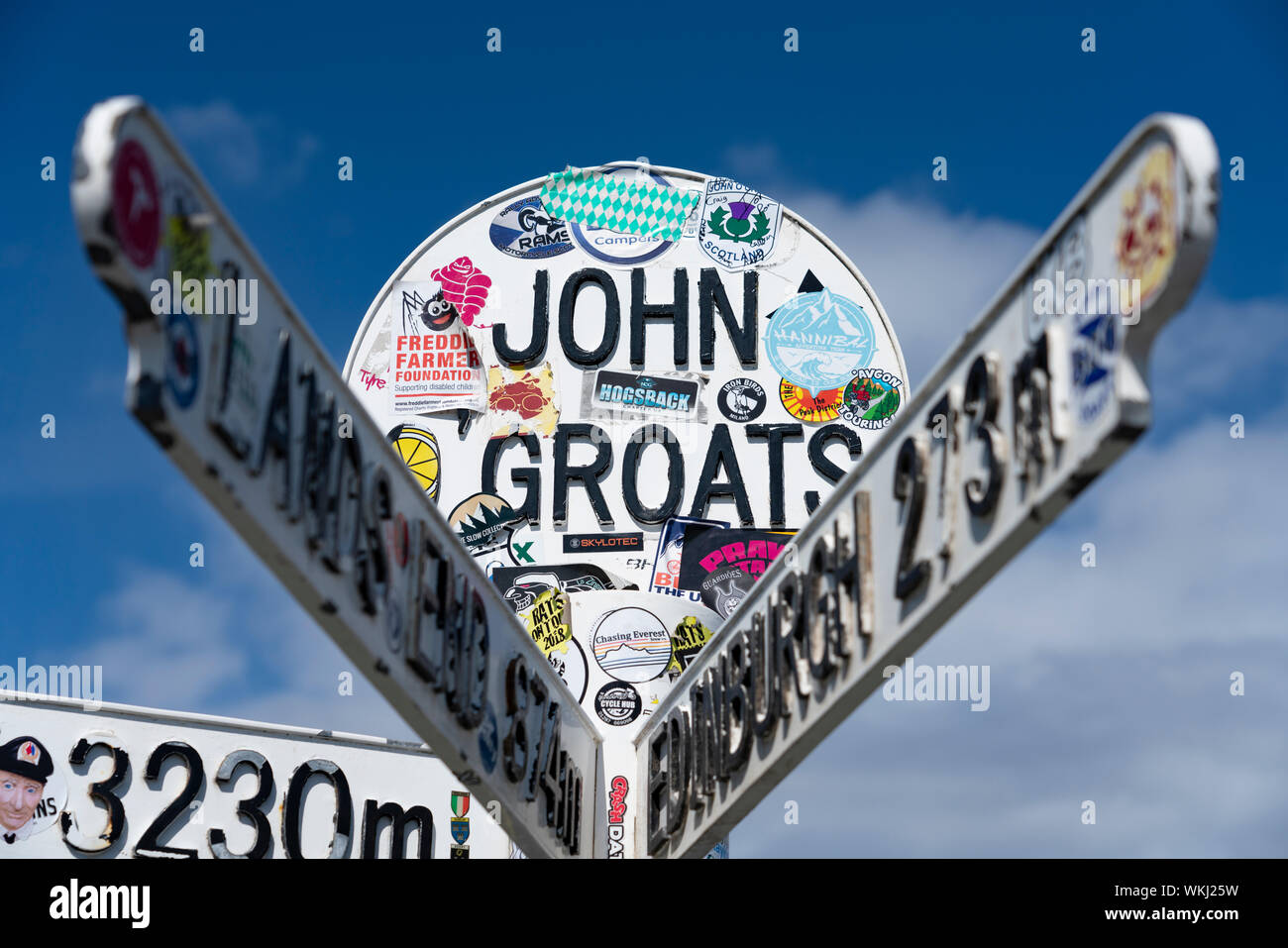Entfernung Markierung Richtung Schilder an John O' Groats an der Nordküste 500 touristische fahrende Route im Norden von Schottland, Großbritannien Stockfoto