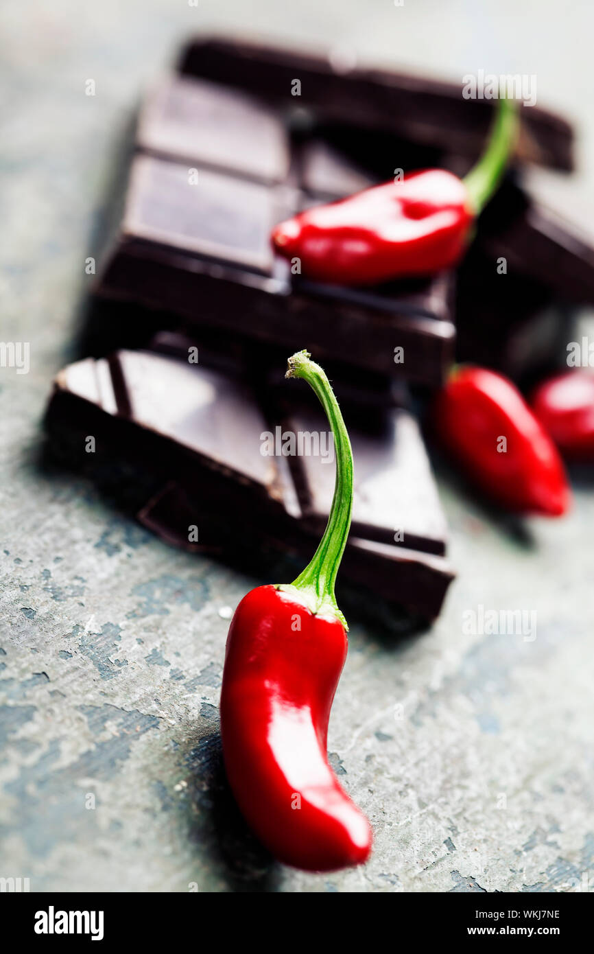 Schokolade und chili -Fotos und -Bildmaterial in hoher Auflösung – Alamy Schokolade und chili -Fotos und -Bildmaterial in hoher Auflösung – Alamy