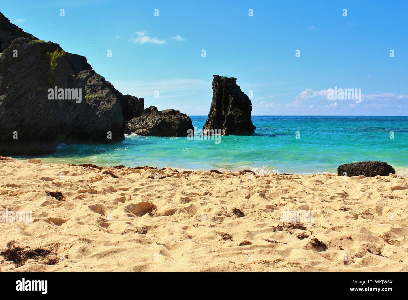 Ein Teil der schönen 'Hidden Beach", einem abgeschiedenen Strand Bucht auf der Insel von Bermuda, mit idyllischen türkisfarbene Meer Wasser und weißem Sand. Stockfoto