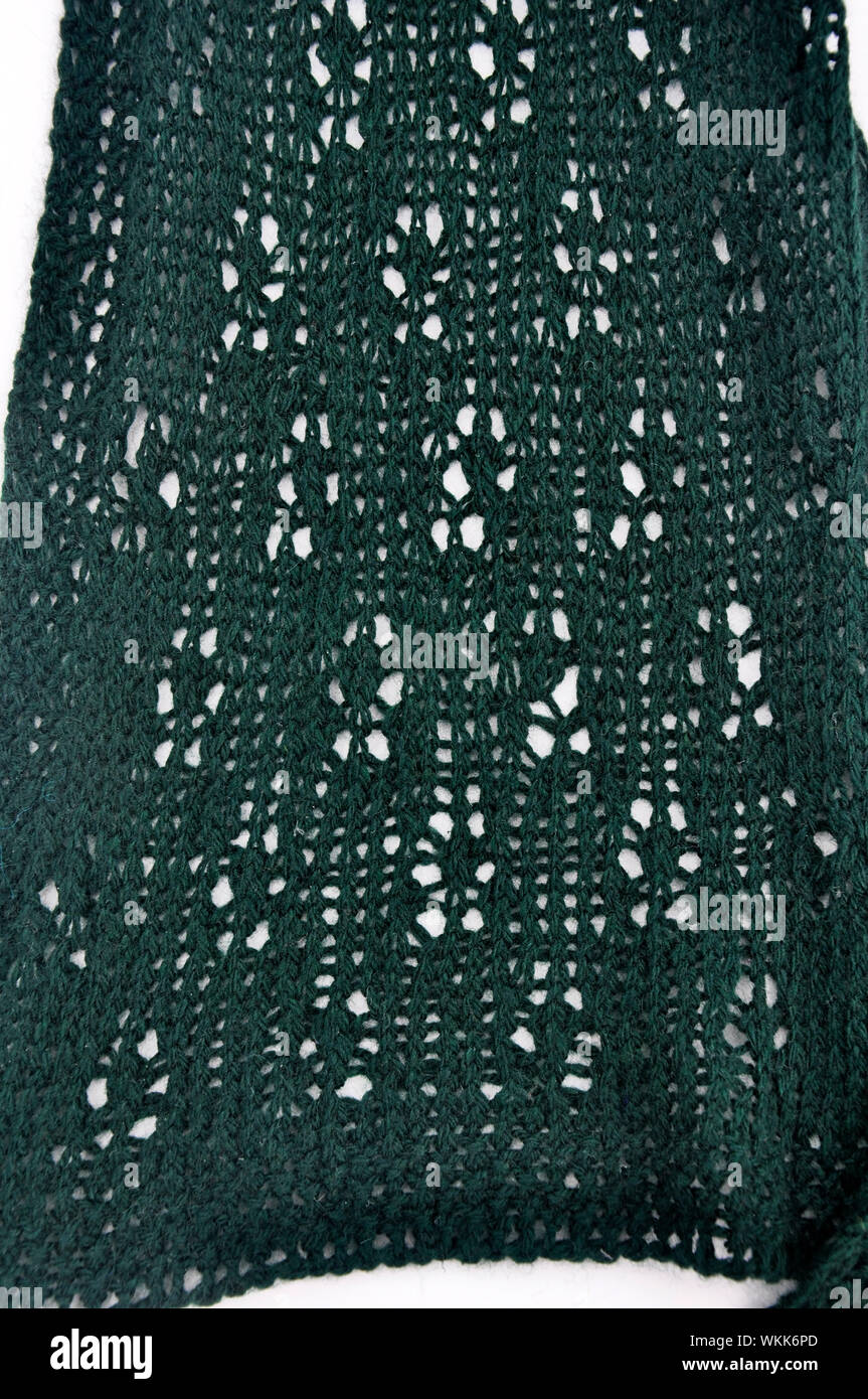 Lace Schal gestrickt Alpaka Garn. Closeup Modeaccessoire Muster Detail dieses handknitted Spitze in einem hübschen Schneeflocke Art Muster. Stockfoto