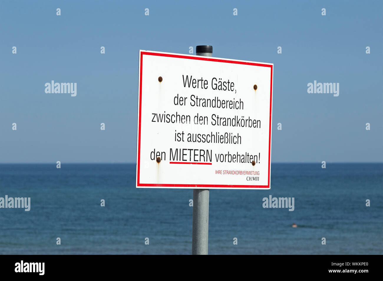 Verbotsschild am Strand, Graal-Müritz, Mecklenburg-Vorpommern, Deutschland Stockfoto