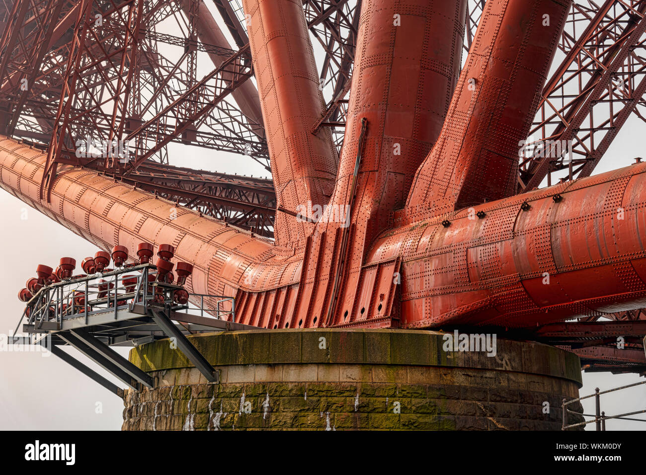 Detail der Struktur auf der North Pier der Forth Bridge Stockfoto