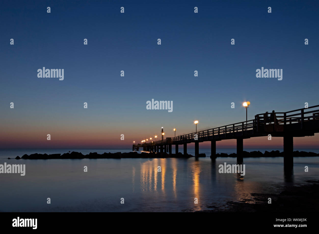 Pier am Abend, Wustrow, Mecklenburg-Vorpommern, Deutschland Stockfoto