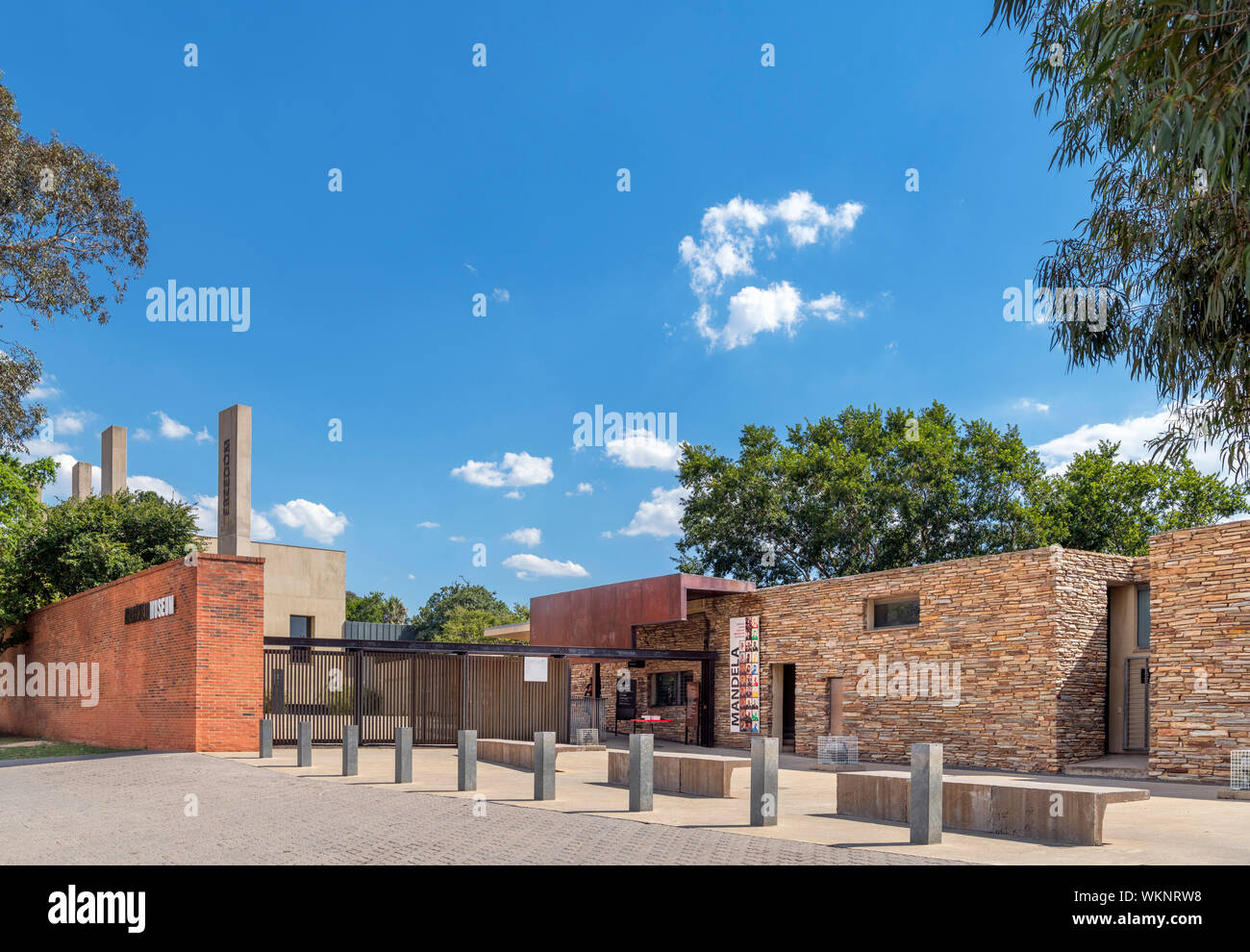 Eintritt in das Apartheid Museum, Gold Reef City, Johannesburg, Südafrika Stockfoto