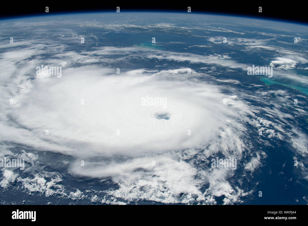 International Space Station. 31 August, 2019. Cyclonic Wolken des Hurrikans Dorian von der Internationalen Raumstation gesehen wie es bewegt sich über das Nassau auf den Bahamas August 31, 2019 in den Atlantischen Ozean. Die aktuelle Prognose verlangt Dorian vor dem Landfall in Südflorida späten Montag über offenes Wasser zu der Kategorie 4 mit Windgeschwindigkeiten von 140 km/h zu stärken. Bild: NASA/Planetpix/Alamy leben Nachrichten Stockfoto
