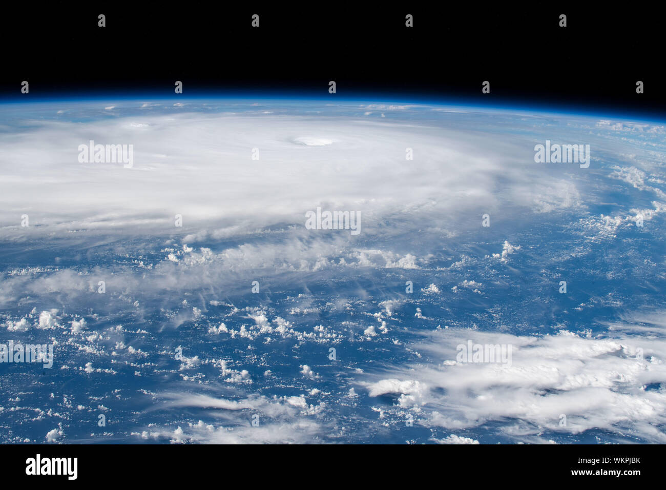 International Space Station. 02. September 2019. Cyclonic Wolken des Hurrikans Dorian von der Internationalen Raumstation gesehen, wie bewegt sie sich in Richtung der Küste von Florida September 2, 2019 in den Atlantischen Ozean. Die aktuelle Prognose verlangt Dorian vor dem Landfall in Südflorida späten Montag über offenes Wasser zu der Kategorie 4 mit Windgeschwindigkeiten von 140 km/h zu stärken. Bild: NASA/Planetpix/Alamy leben Nachrichten Stockfoto