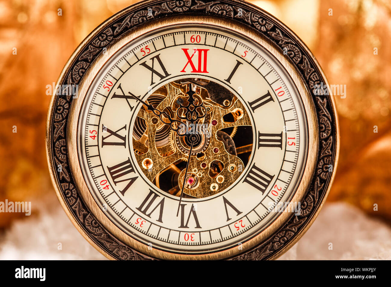 Antike Uhr Zifferblatt Nahaufnahme. Vintage Taschenuhr. Stockfoto