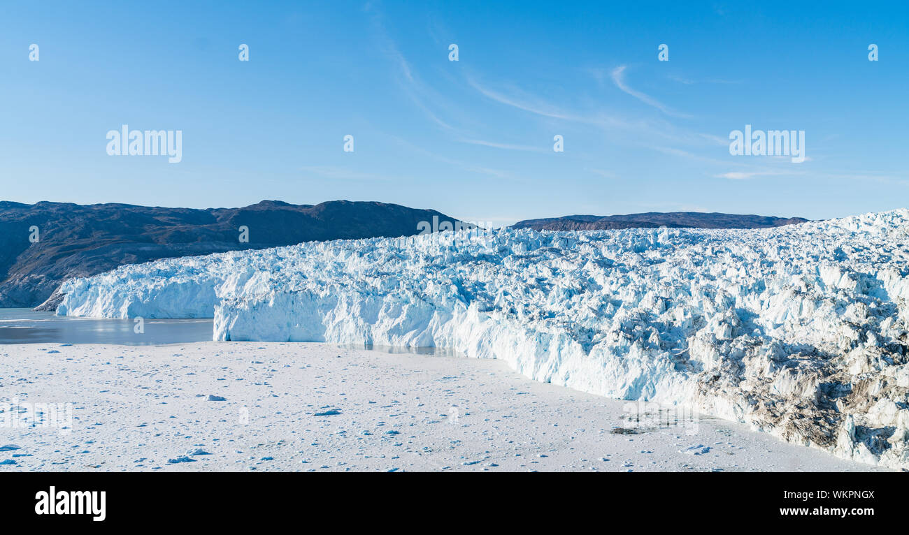 Grönlands Gletscher heavlly durch den Klimawandel und die globale Erwärmung betroffen. Gletscher vor eqi Gletscher in Westgrönland AKA Ilulissat und Jakobshavn Gletscher. Produziert viele Greenlands Eisberge. Stockfoto