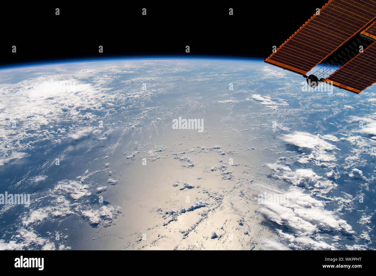 Blick auf den Südpazifik, von der Internationalen Raumstation ab 11. April 2019 berücksichtigt. Sonne funkeln aus Meer, von der NASA/DPA Stockfoto